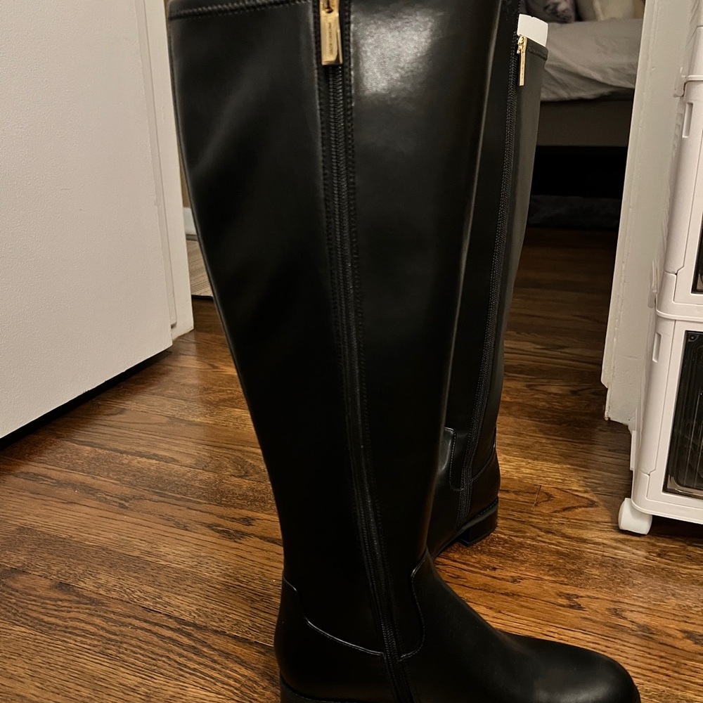 NWOT - Michael Kors Britt Smooth Boot - Picture 5 of 17
